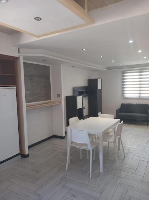 Chromotherapy Flat Monserrato Exterior foto